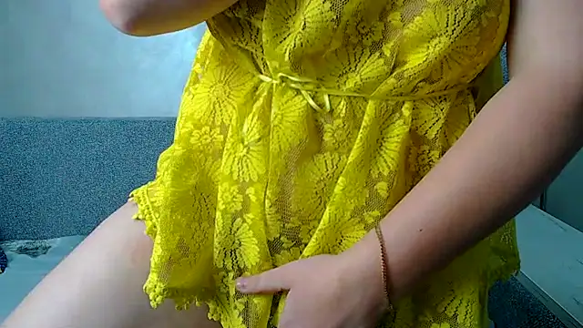 Snapshot of Longhairgirl chatting on 12/03/25, 12:36 Longhairgirl online show from 12/03/25, 12:36