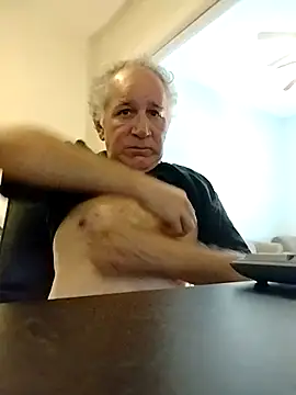 Snapshot of XXCUTHULU23 chatting on 10/19/25, 04:24 XXCUTHULU23 online show from 10/19/25, 04:24