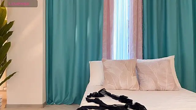Snapshot of UrGoddessJenny chatting on 06/15/26, 01:35 UrGoddessJenny online show from 06/15/26, 01:35