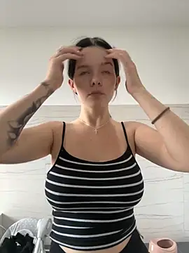 Snapshot of RoxiBlack chatting on 10/01/25, 01:50 RoxiBlack online show from 10/01/25, 01:50