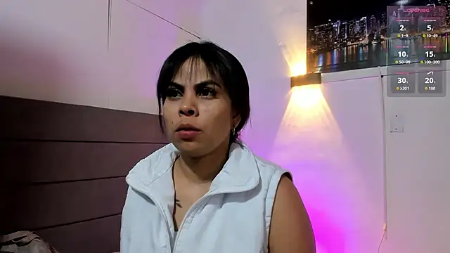 Julieta Coopeer  online show from 05/24/26, 10:42