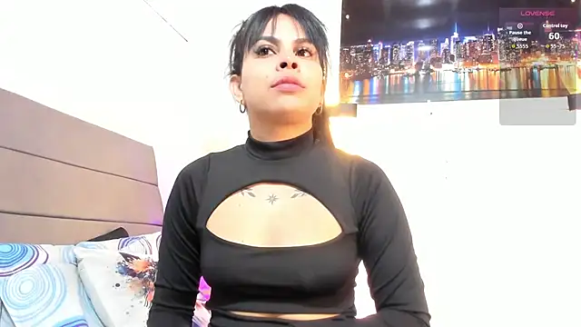 Julieta Coopeer  online show from 05/30/26, 10:01