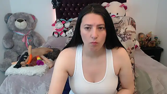 Snapshot of Lorenahot_06 chatting on 09/27/25, 02:22 Lorenahot 06 online show from 09/27/25, 02:22