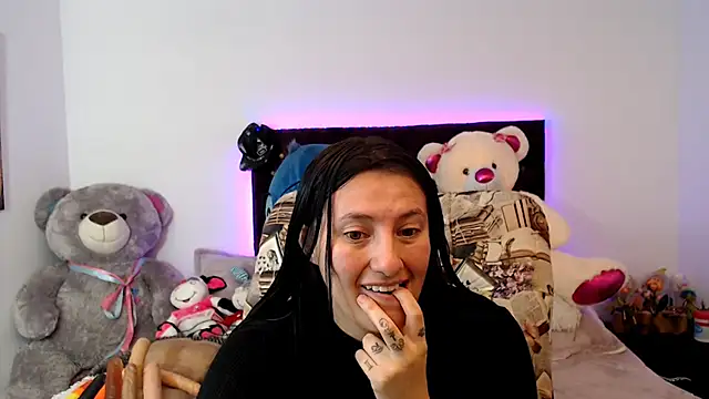 Snapshot of Lorenahot_06 chatting on 10/10/25, 05:34 Lorenahot 06 online show from 10/10/25, 05:34