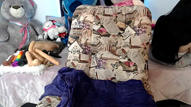 Snapshot of Lorenahot_06 chatting on 10/25/25, 06:13 Lorenahot 06 online show from 10/25/25, 06:13