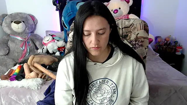 Snapshot of Lorenahot_06 chatting on 10/29/25, 11:01 Lorenahot 06 online show from 10/29/25, 11:01