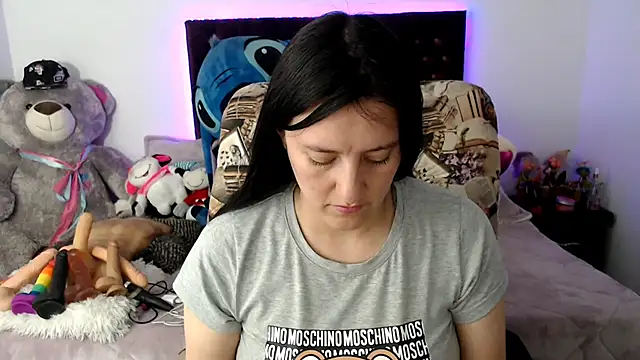 Snapshot of Lorenahot_06 chatting on 12/20/25, 11:12 Lorenahot 06 online show from 12/20/25, 11:12