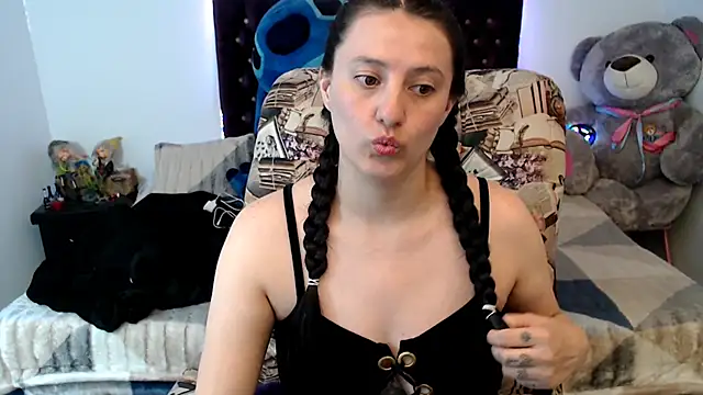 Snapshot of Lorenahot_06 chatting on 04/09/26, 06:35 Lorenahot 06 online show from 04/09/26, 06:35