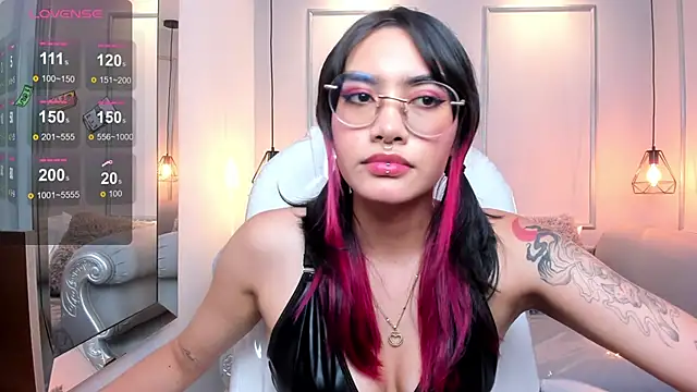 AzuraKindong online show from 12/26/24, 10:41