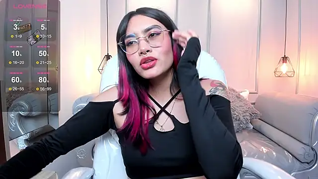 AzuraKindong online show from 12/31/24, 08:23