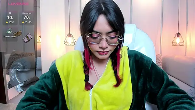 AzuraKindong online show from 01/10/25, 07:21