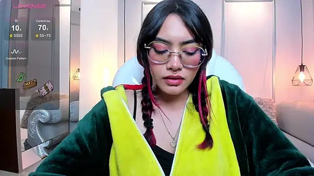 AzuraKindong online show from 01/11/25, 01:37
