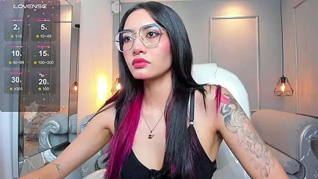 AzuraKindong online show from 11/25/25, 07:25