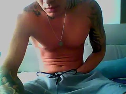 Snapshot of Skater29xx2 chatting on 01/22/25, 04:23 Skater29xx2 online show from 01/22/25, 04:23
