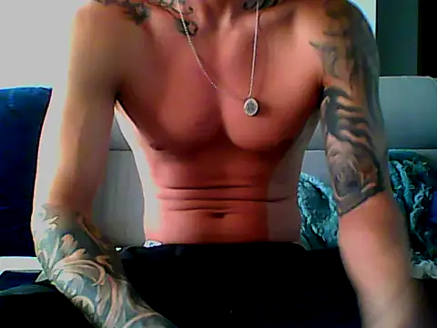 Snapshot of Skater29xx2 chatting on 02/11/25, 02:24 Skater29xx2 online show from 02/11/25, 02:24