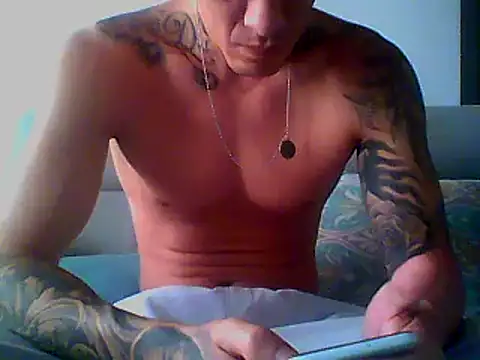 Snapshot of Skater29xx2 chatting on 02/18/25, 03:10 Skater29xx2 online show from 02/18/25, 03:10