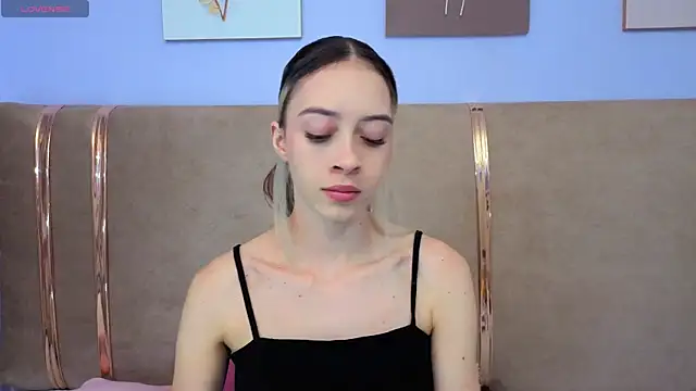 sophiia grey 1 online show from 09/22/25, 08:55