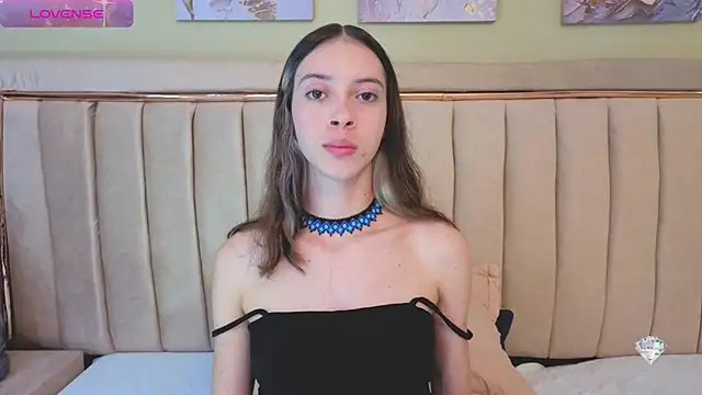 sophiia grey 1 online show from 10/25/25, 10:15