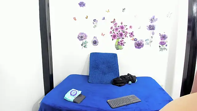 bonnyy26 online show from 06/03/26, 09:34