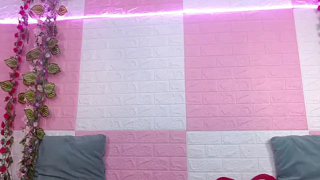 Snapshot of AnyaFloyd69 chatting on 01/19/25, 11:43 AnyaFloyd69 online show from 01/19/25, 11:43