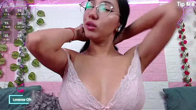 Snapshot of AnyaFloyd69 chatting on 03/07/25, 11:49 AnyaFloyd69 online show from 03/07/25, 11:49