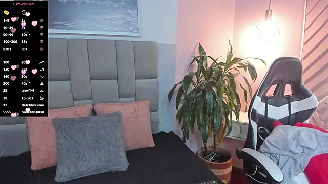 hottie mine  online show from 01/17/25, 07:27