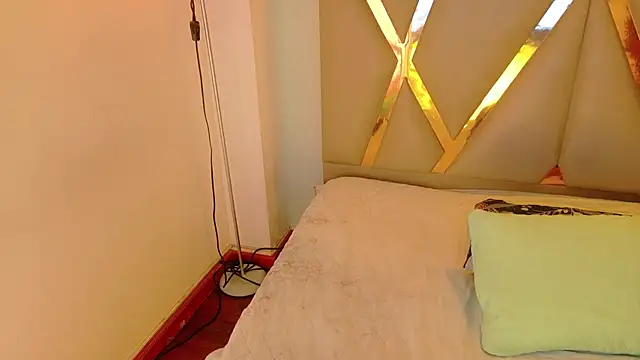 Snapshot of cattaleeyaa chatting on 10/13/25, 12:27 cattaleeyaa online show from 10/13/25, 12:27