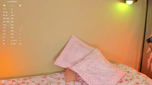 Snapshot of orchide_ chatting on 05/13/26, 10:38 orchide online show from 05/13/26, 10:38