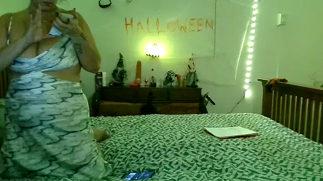 Snapshot of ExoticVibes69 chatting on 10/17/25, 12:25 ExoticVibes69 online show from 10/17/25, 12:25