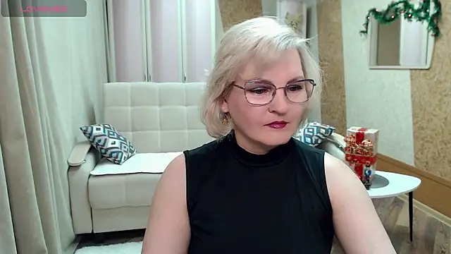 Snapshot of BlondeBrilliant7 chatting on 12/15/24, 02:27 BlondeBrilliant7 online show from 12/15/24, 02:27