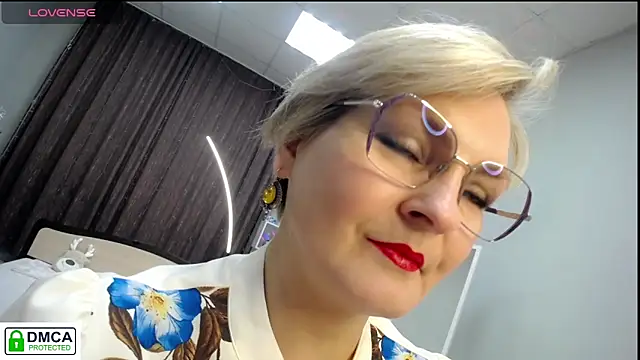 BlondeBrilliant7 online show from 12/22/25, 06:43