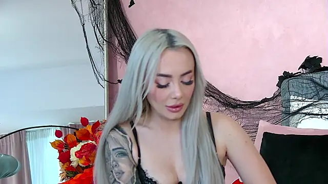 Snapshot of FrancescaMcGray chatting on 10/30/25, 08:27 FrancescaMcGray online show from 10/30/25, 08:27