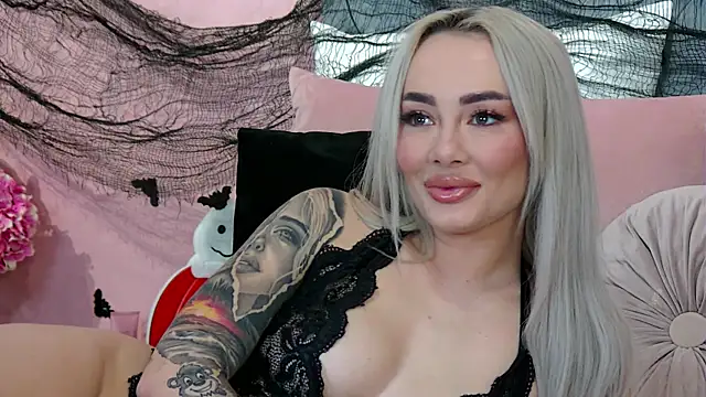 Snapshot of FrancescaMcGray chatting on 11/02/25, 09:11 FrancescaMcGray online show from 11/02/25, 09:11