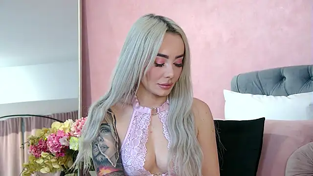 Snapshot of FrancescaMcGray chatting on 11/11/25, 08:36 FrancescaMcGray online show from 11/11/25, 08:36