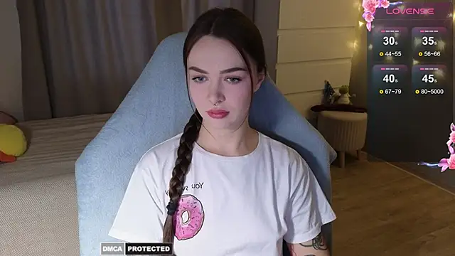 Snapshot of kate_leoo chatting on 11/22/25, 10:58 kate leoo online show from 11/22/25, 10:58