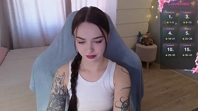 Snapshot of kate_leoo chatting on 04/12/26, 10:09 kate leoo online show from 04/12/26, 10:09