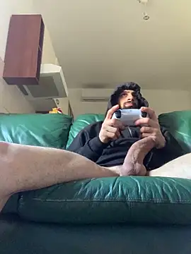 hugoprada online show from 12/24/24, 09:06