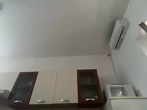 hugoprada online show from 11/19/25, 01:55