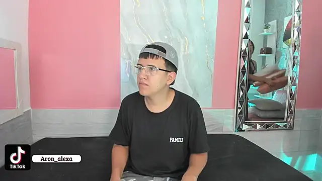 Snapshot of aron_alexa chatting on 01/18/25, 01:29 aron alexa online show from 01/18/25, 01:29