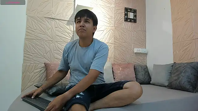 Snapshot of aron_alexa chatting on 12/03/25, 01:13 aron alexa online show from 12/03/25, 01:13