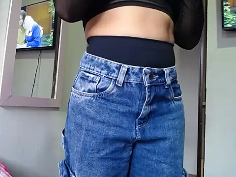 Snapshot of Laura_martin_ chatting on 11/15/25, 09:32 Laura martin online show from 11/15/25, 09:32