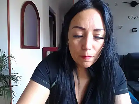 Laura martin  online show from 06/12/26, 02:16