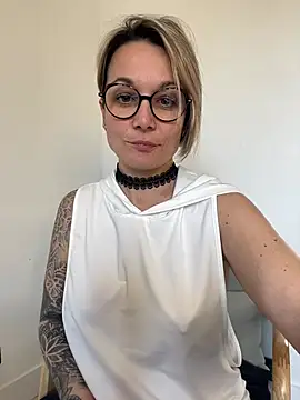 Snapshot of marinella07 chatting on 03/18/25, 12:14 marinella07 online show from 03/18/25, 12:14