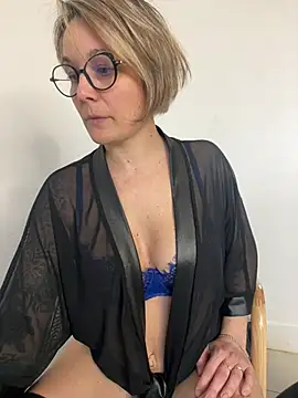 Snapshot of marinella07 chatting on 03/21/25, 12:28 marinella07 online show from 03/21/25, 12:28