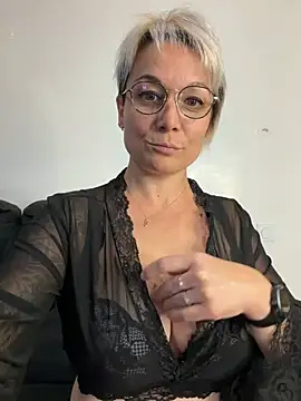 Snapshot of marinella07 chatting on 06/12/26, 07:40 marinella07 online show from 06/12/26, 07:40