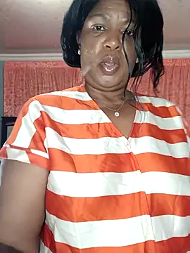 Snapshot of TALLNSEXY48 chatting on 05/01/26, 02:16 TALLNSEXY48 online show from 05/01/26, 02:16