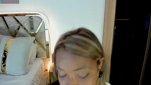 Snapshot of Jadee_j chatting on 09/15/25, 08:53 Jadee j online show from 09/15/25, 08:53