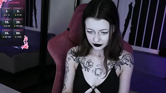 Snapshot of prettybones chatting on 10/21/25, 10:32 prettybones online show from 10/21/25, 10:32