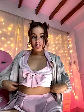 Snapshot of Juanelopez1 chatting on 10/15/25, 03:50 Juanelopez1 online show from 10/15/25, 03:50