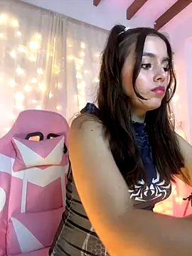 Snapshot of Juanelopez1 chatting on 10/22/25, 04:13 Juanelopez1 online show from 10/22/25, 04:13